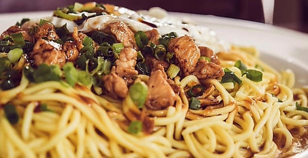 Pot Chicken Lo Mein