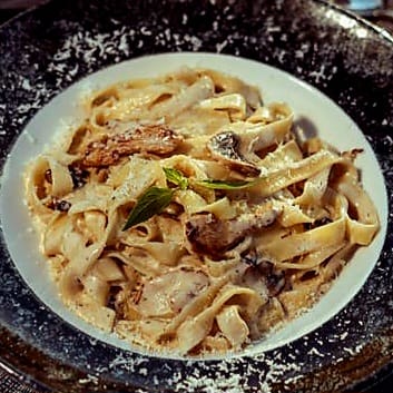 Chicken Alfredo bake