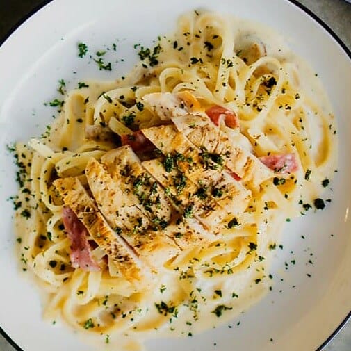 Creamy Dreamy Chicken Alfredo Baked