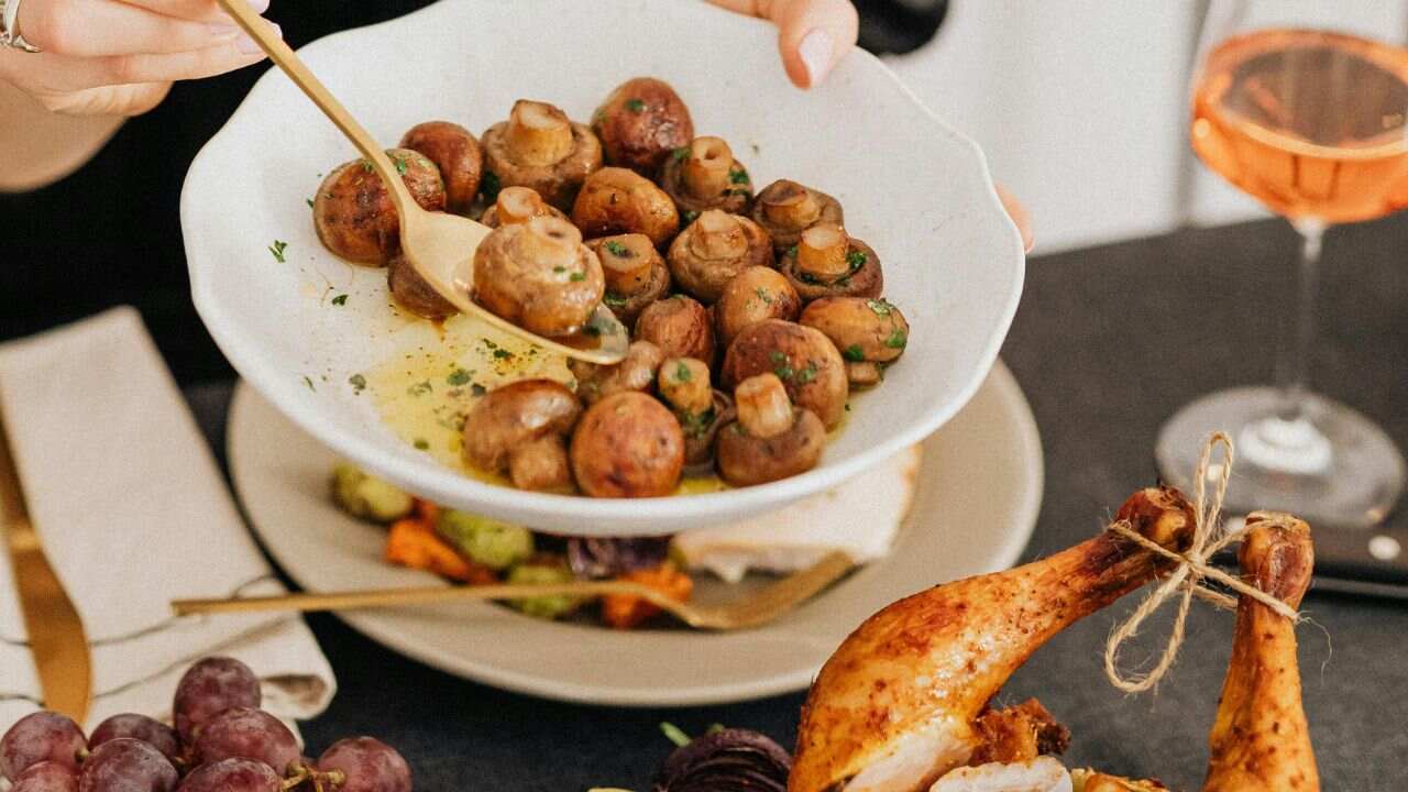 How To Make Juicy Swedish And BBQ Meatballs At Home