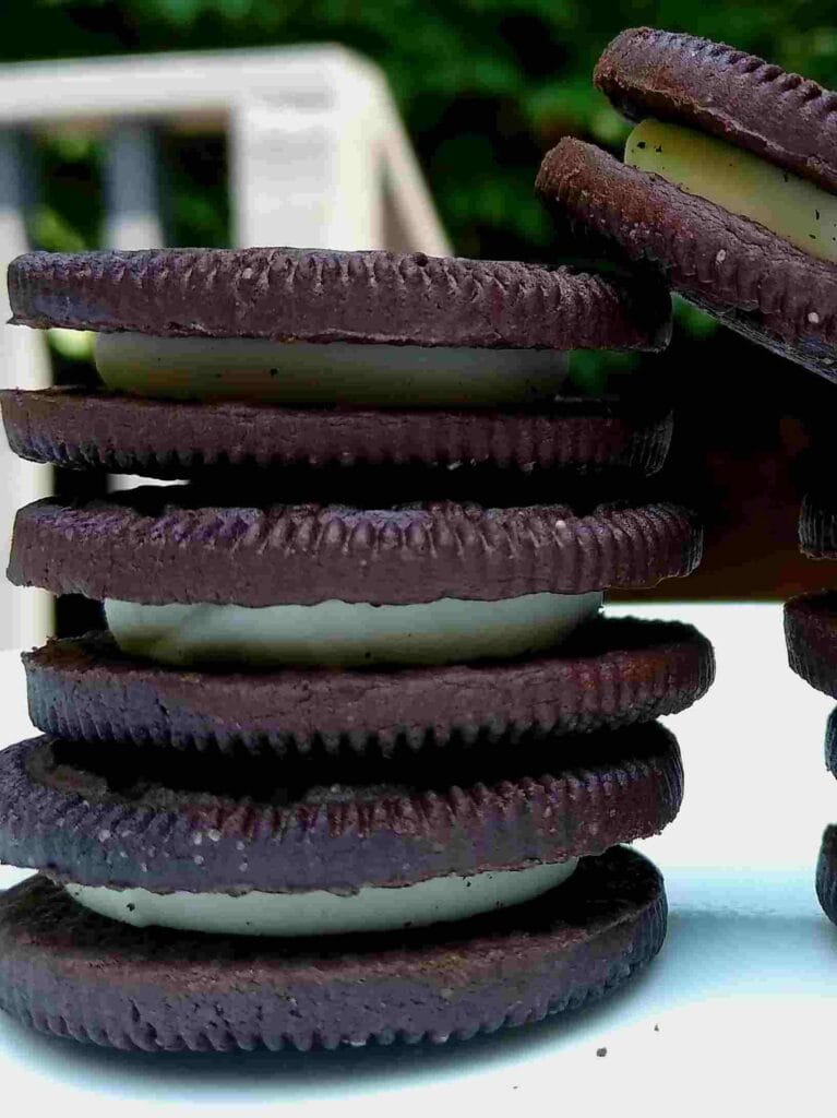How To Make Chocolate Mint Sandwich Cookies At Home