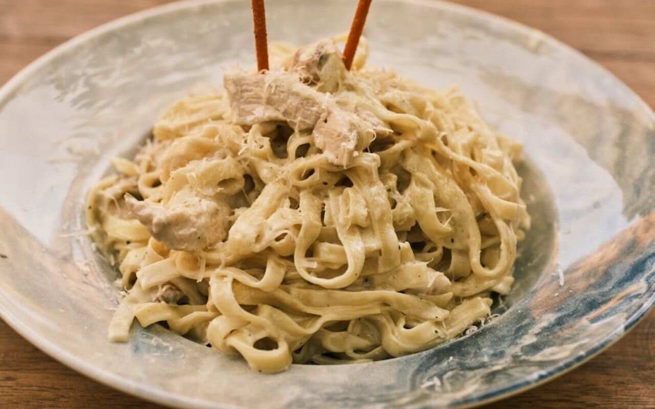 Slow Simmered Creamy Tuscan Chicken Alfredo