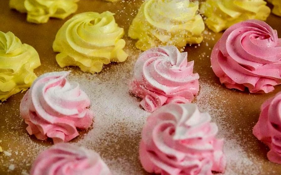 Crispy Christmas Tree Meringue Cookies