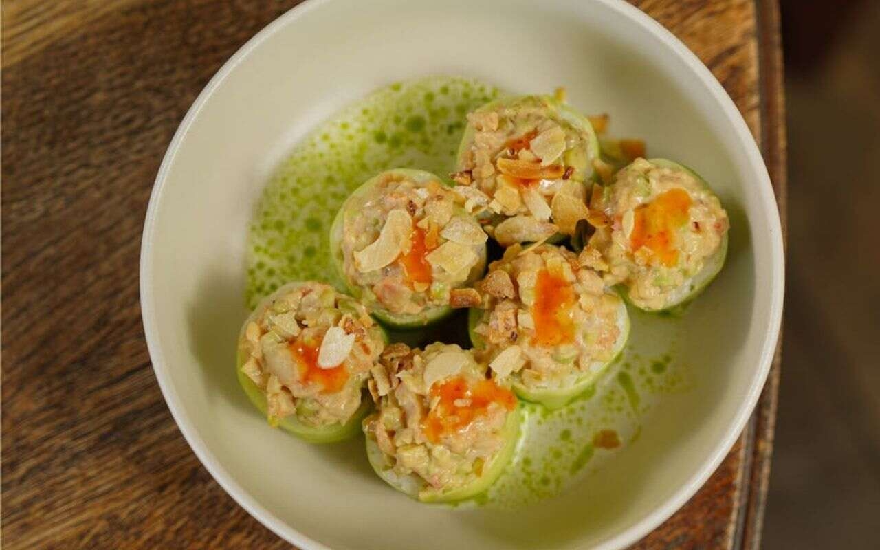 Cucumber Bites With Creamy Hummus