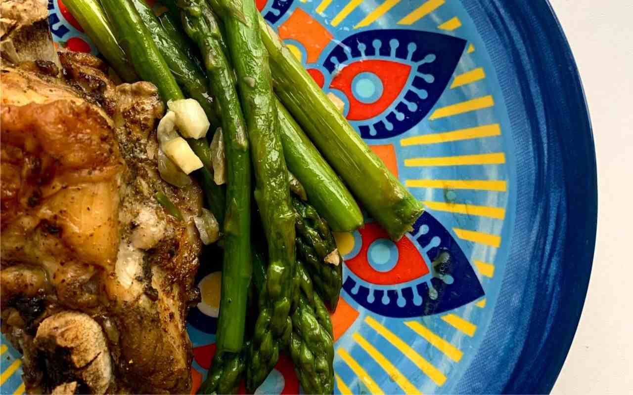 Crispy Parmesan Garlic Asparagus Spears