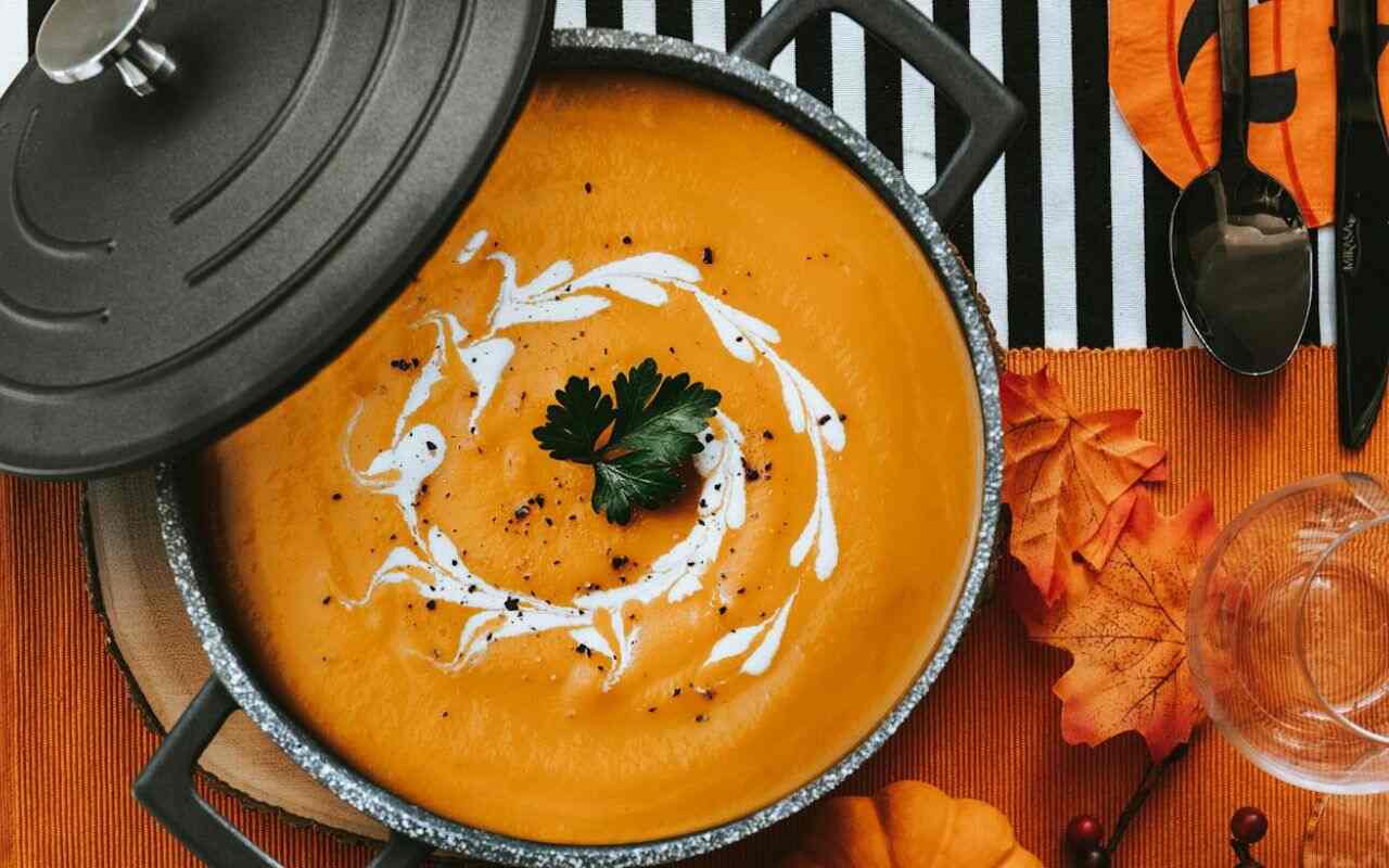 Creamy Coconut Curry Pumpkin Soup