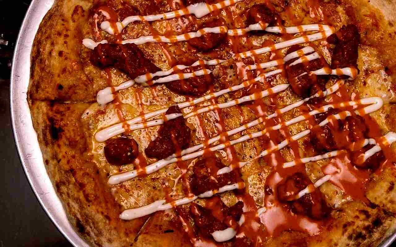 Drizzling Pizza Wings Sandwich