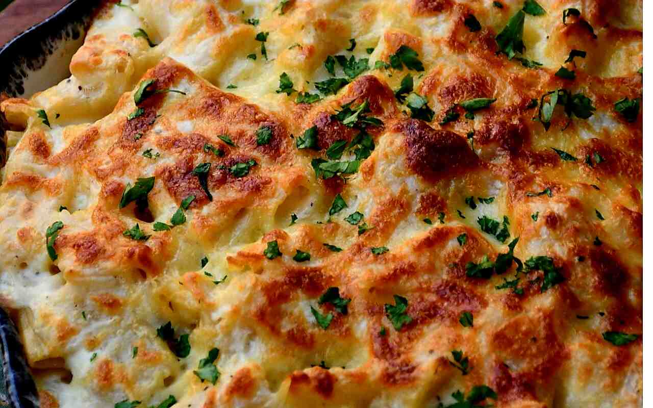 Cheesy Tuna Mornay Bake