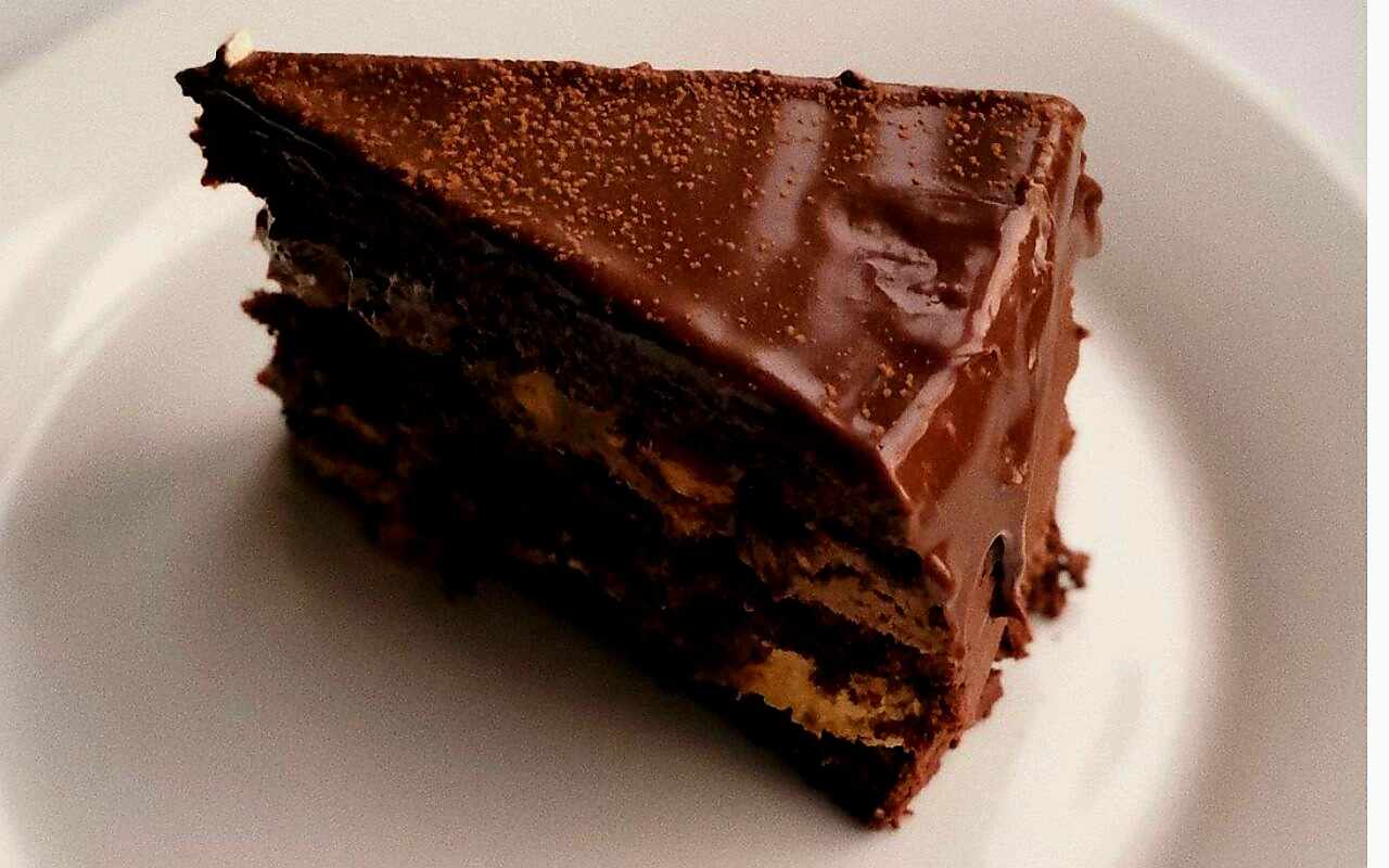 Golden Crackle Chocolate Cake