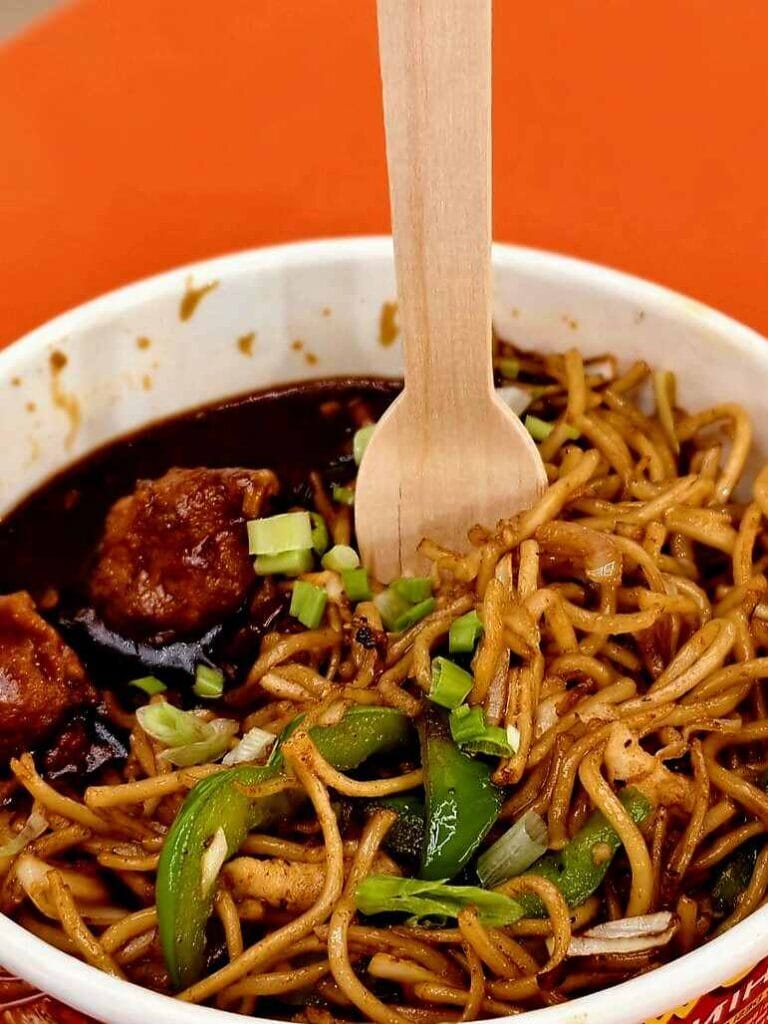 Peanut Crunch Chili Chicken Noodles