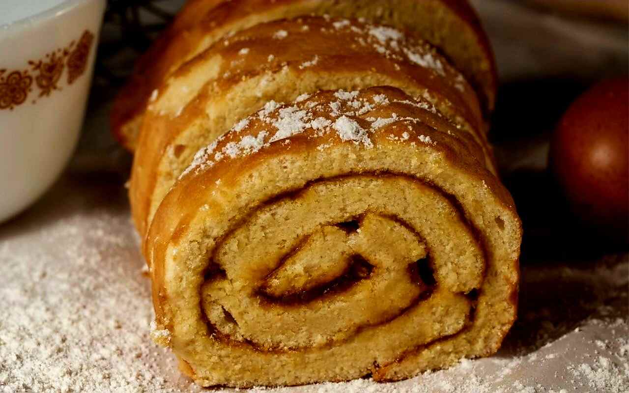 Gooey Cinnamon Roll Cake